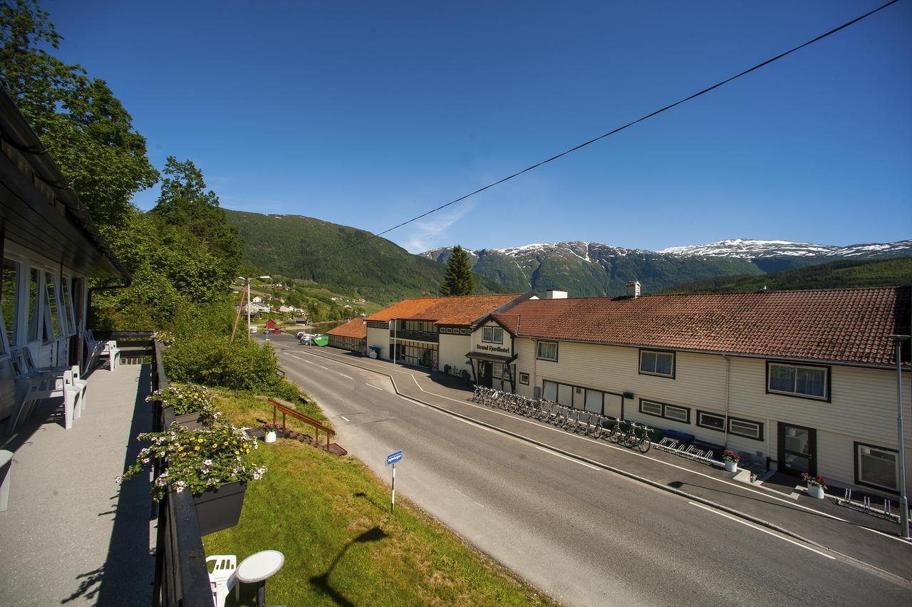 Strand Fjordmotel Ulvik Exterior photo